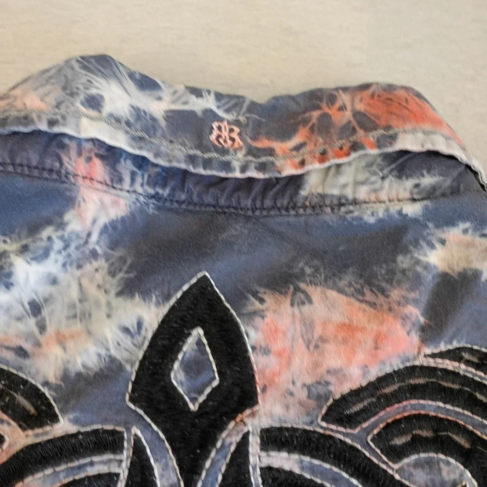 Roar Signature Edition Shirt Mens Medium Blue Tie Dye Tribal Embroidered Western